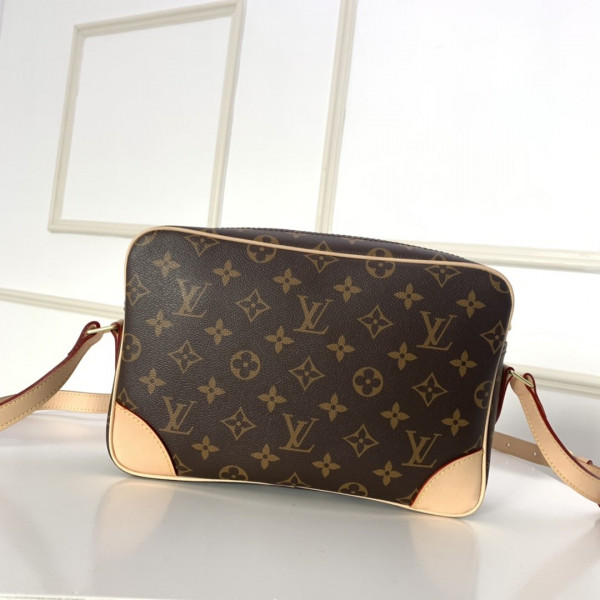 l**is V*t*n messenger bag