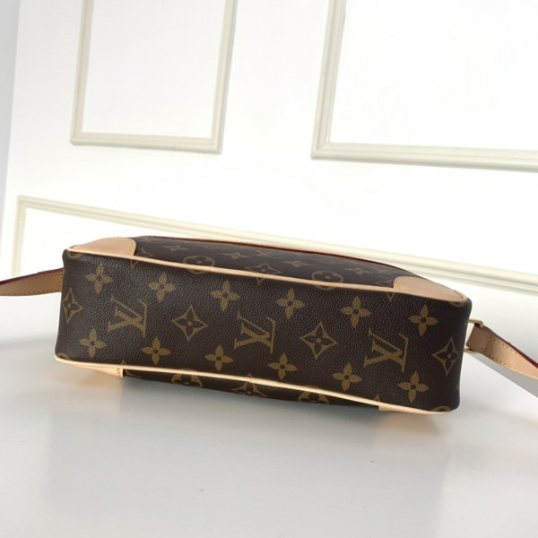 l**is V*t*n messenger bag