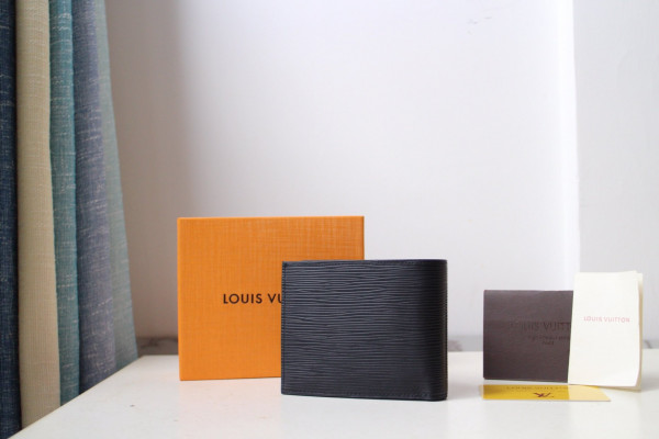l**is V*t*n amerigo wallet