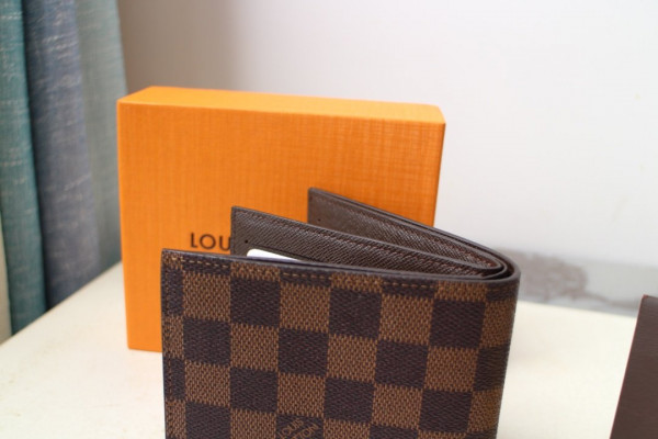 l**is V*t*n amerigo wallet