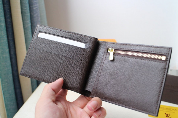 l**is V*t*n amerigo wallet