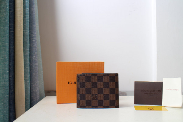 l**is V*t*n amerigo wallet