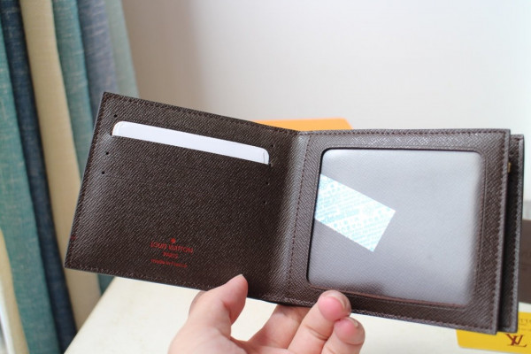 l**is V*t*n amerigo wallet