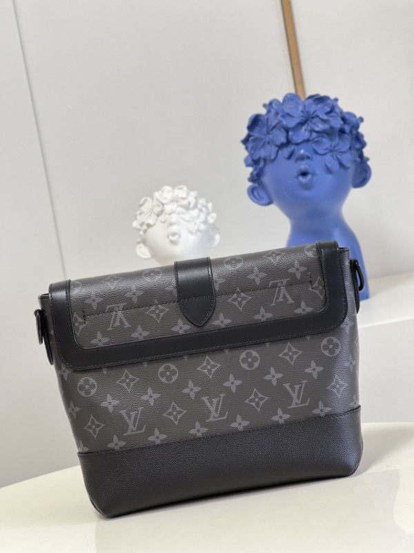 l**is V*t*n saumur messenger