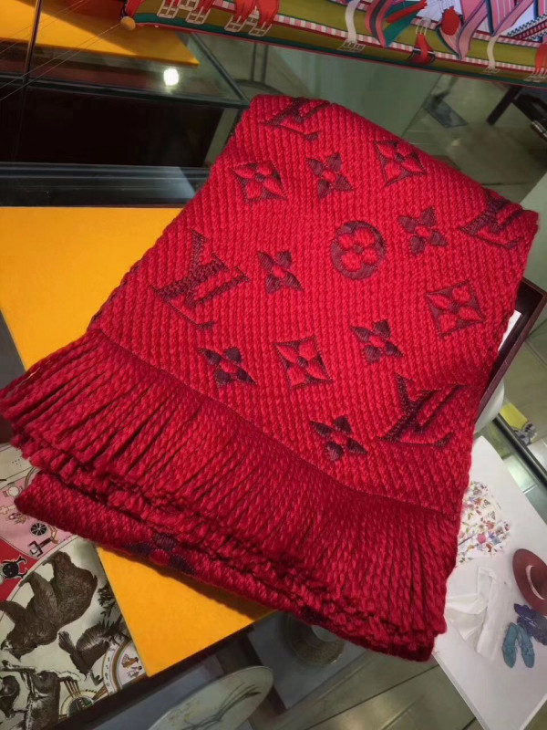 l**is V*t*n scarf