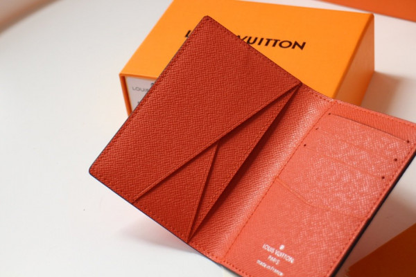 l**is V*t*n pocket organizer