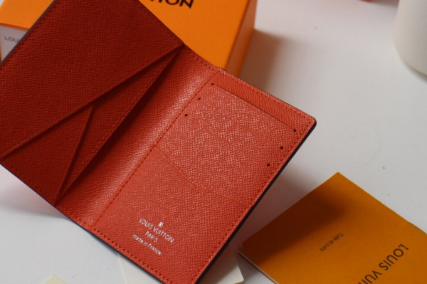 l**is V*t*n pocket organizer