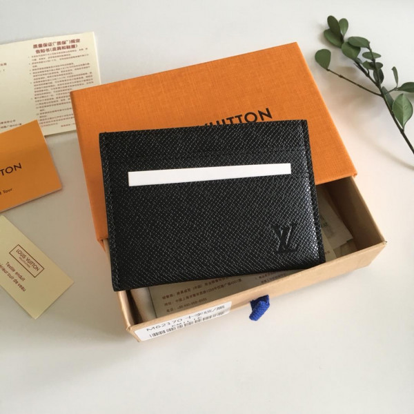 l**is V*t*n bandouliere 50double card holder