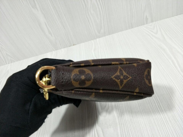 l**is V*t*n pochette accessoires
