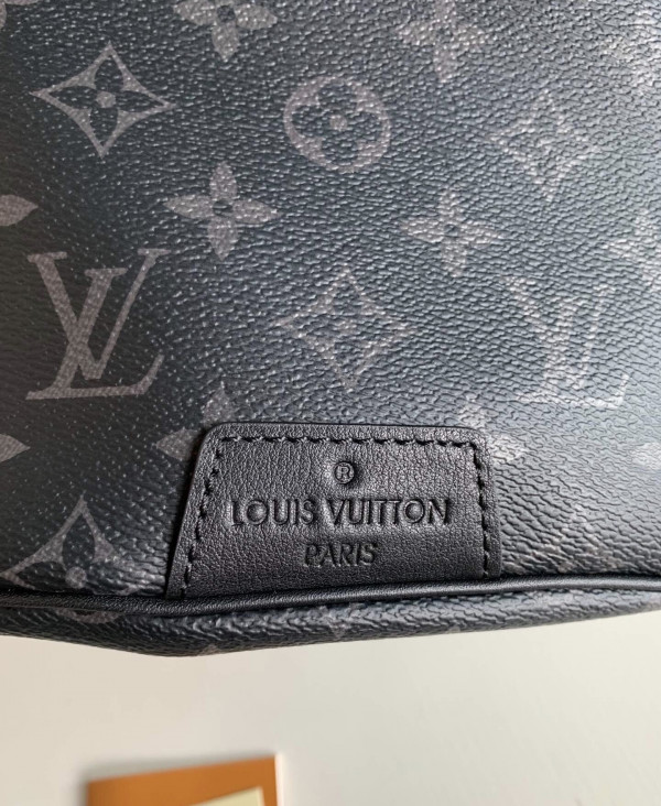 l**is V*t*n discovery bumbag