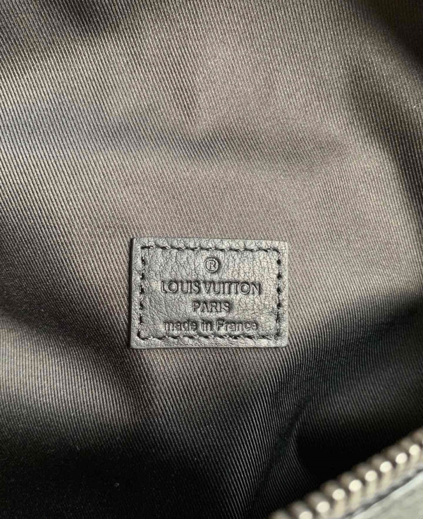 l**is V*t*n discovery bumbag