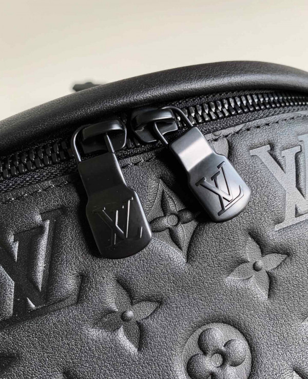 l**is V*t*n discovery bumbag