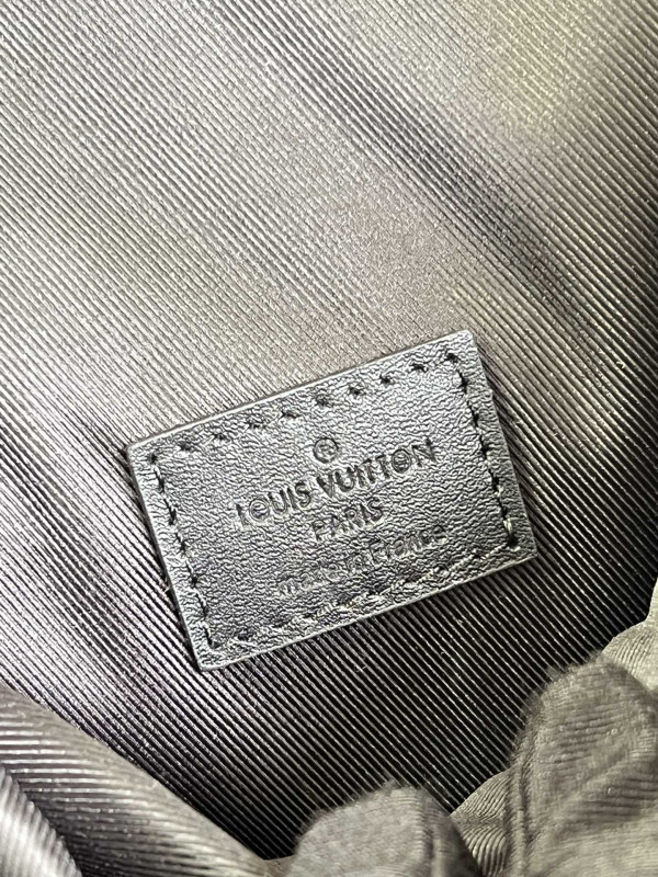 l**is V*t*n saumur backpack