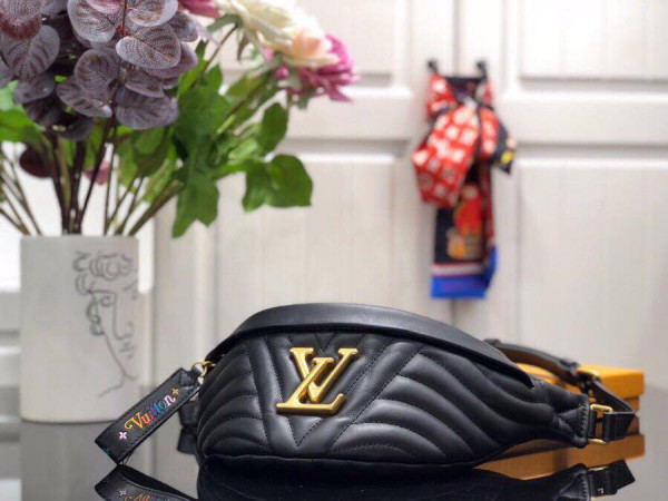 l**is V*t*n new wave bumbag