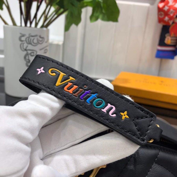 l**is V*t*n new wave bumbag