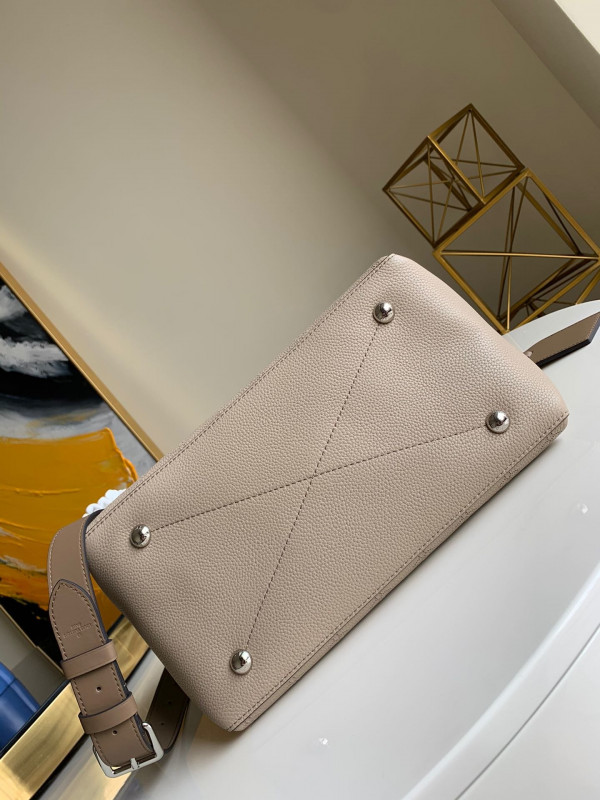 l**is V*t*n beaubourg hobo mm