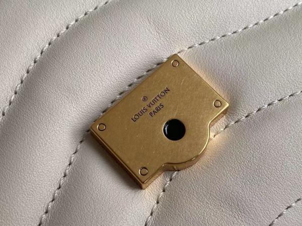 l**is V*t*n new wave chain bag