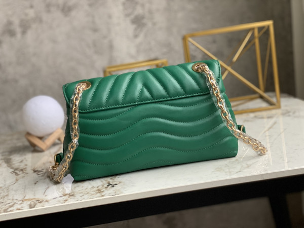 l**is V*t*n new wave chain bag