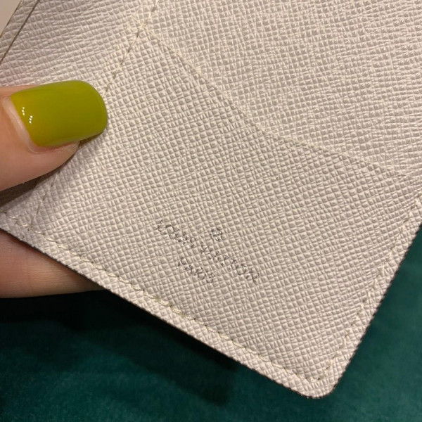 l**is V*t*n pocket organizer