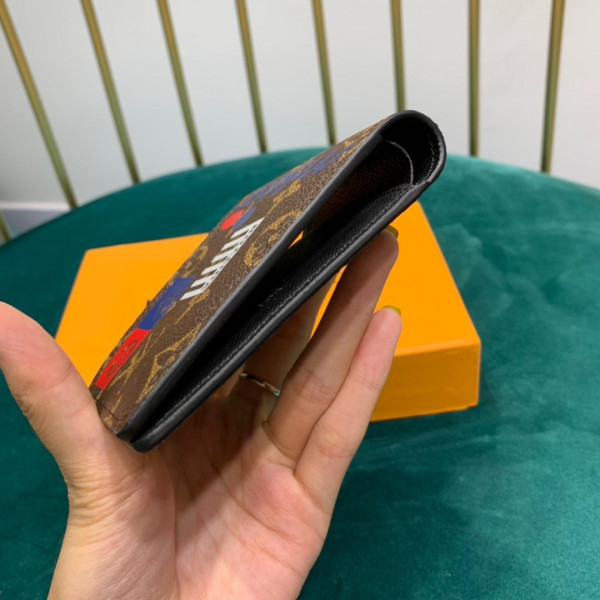l**is V*t*n multiple wallet