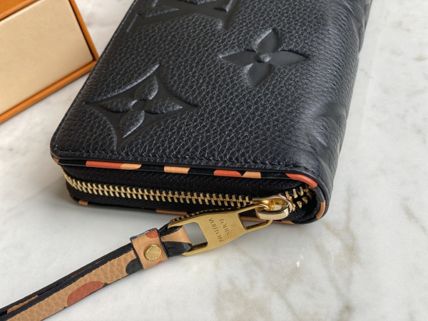 l**is V*t*n zippy wallet