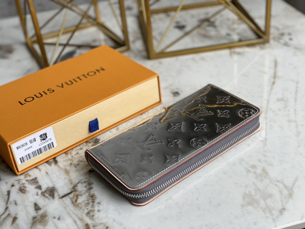l**is V*t*n zippy wallet vertical