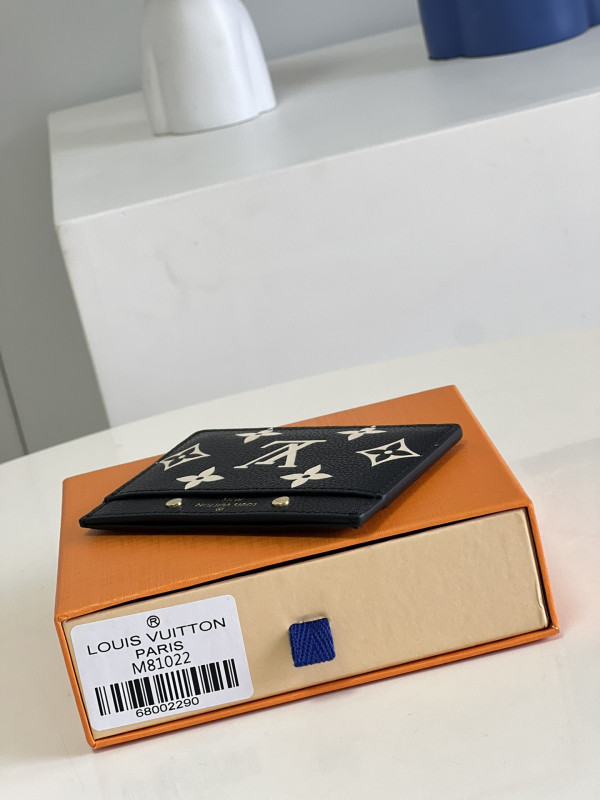 l**is V*t*n card holder