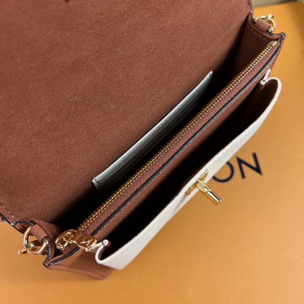 l**is V*t*n mylockme chain pochette