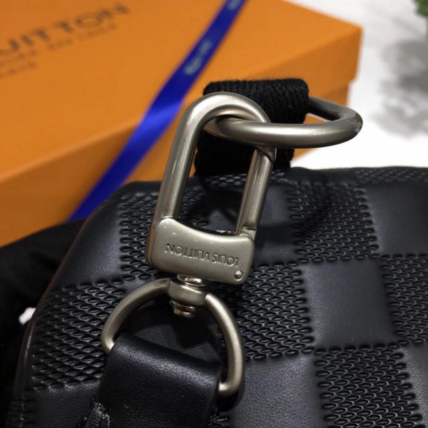 l**is V*t*n avenue sling bag