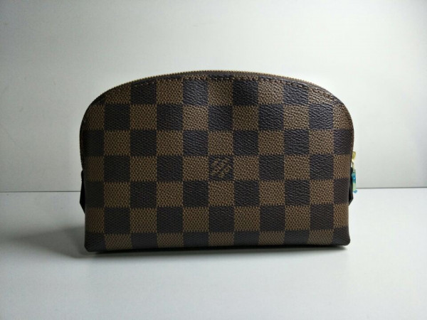 l**is V*t*n cosmetic pouch