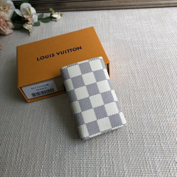 l**is V*t*n 6 key holder
