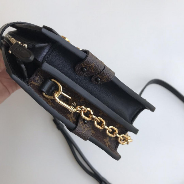 l**is V*t*n trunk clutch