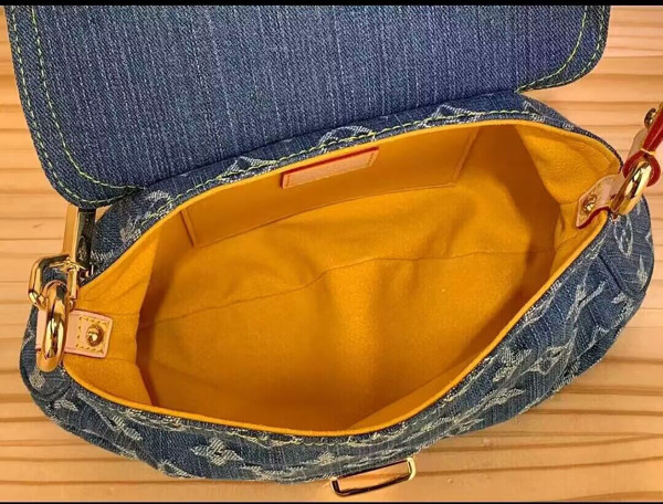l**is V*t*n pleaty handbag