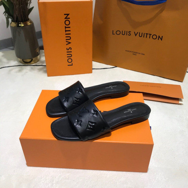 l**is V*t*n slippers