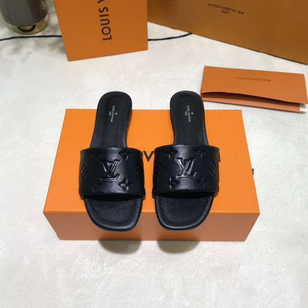 l**is V*t*n slippers