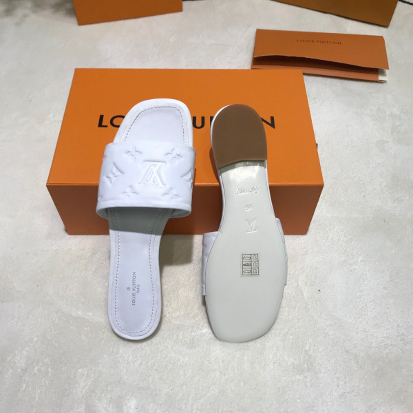 l**is V*t*n slippers