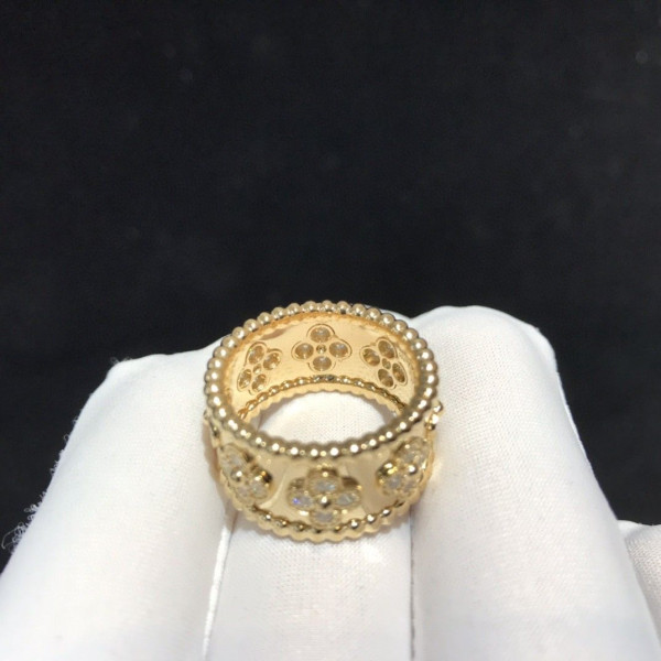 Van Cleef & Arpels Perlée clovers ring