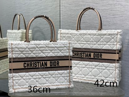 large D*or book tote