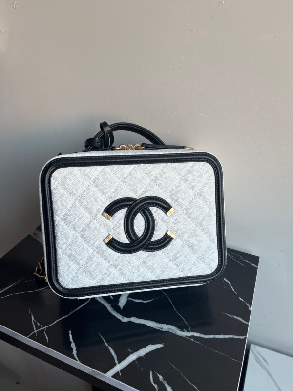 CL VANITY CASE