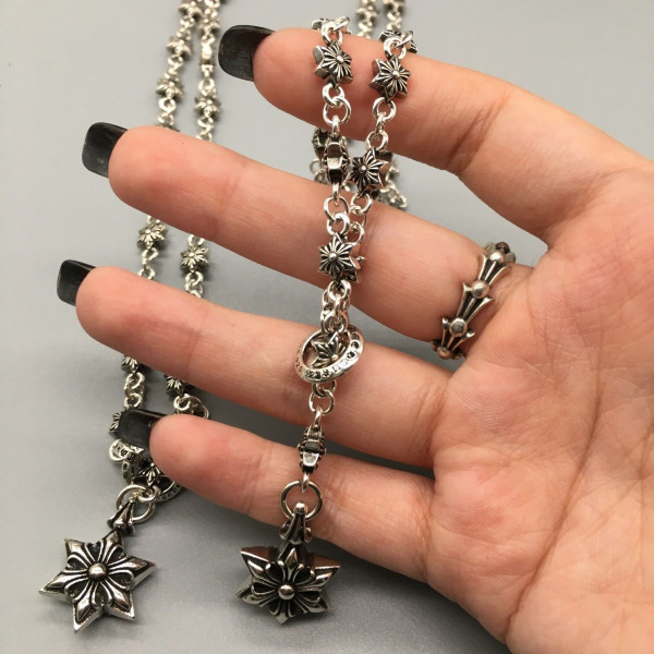 Ch*0me He**ts necklace
