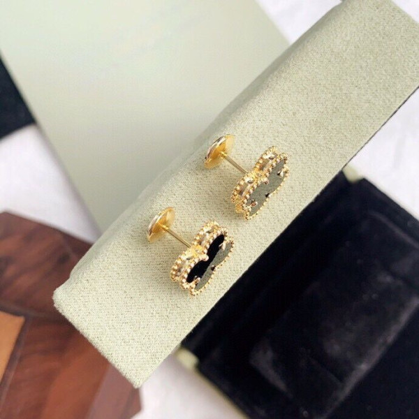 Van Cleef & Arpels Perlée EARRINGS