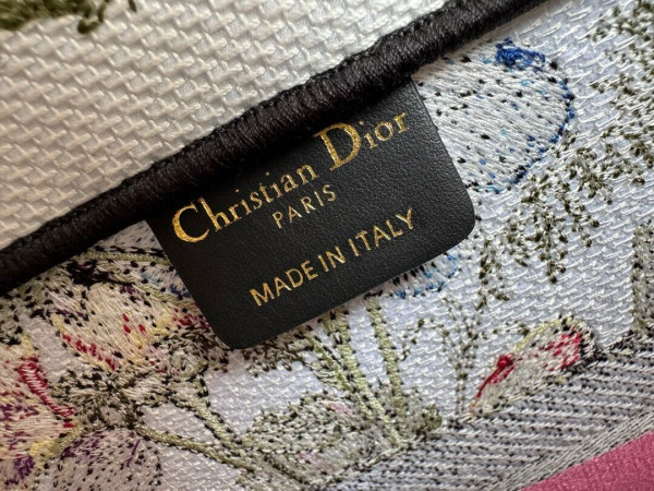 medium D*or book tote