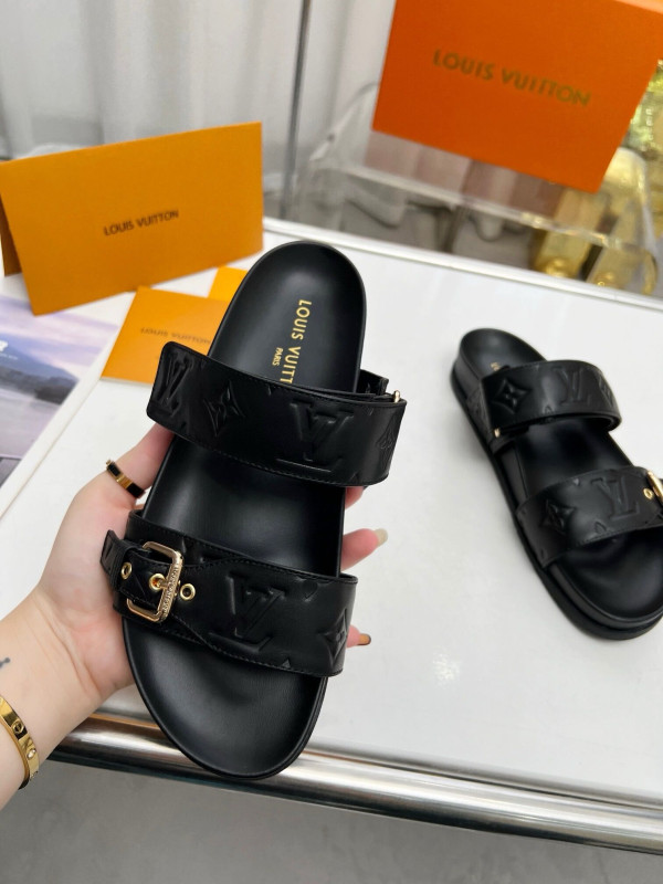 l**is V*t*n slippers