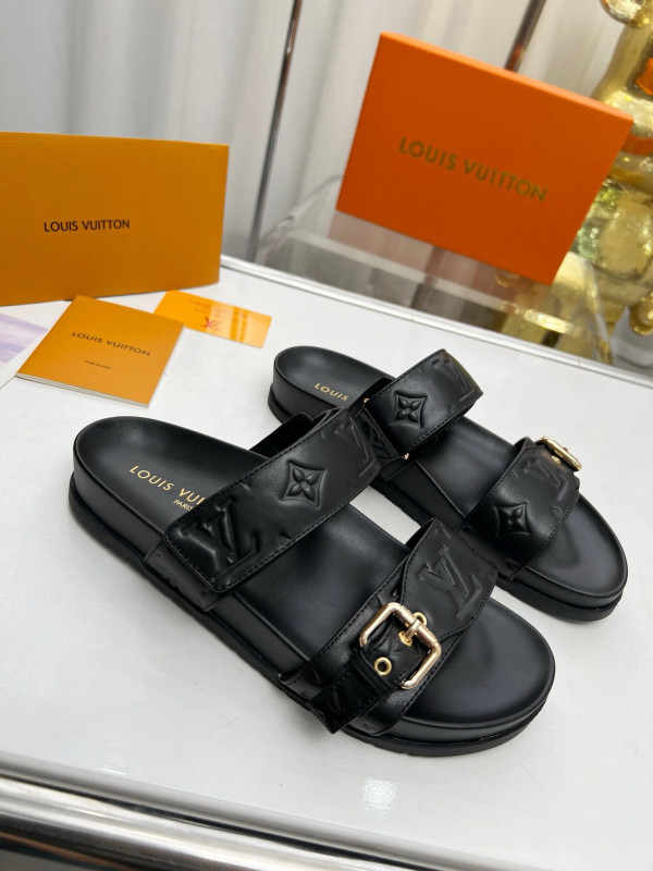 l**is V*t*n slippers