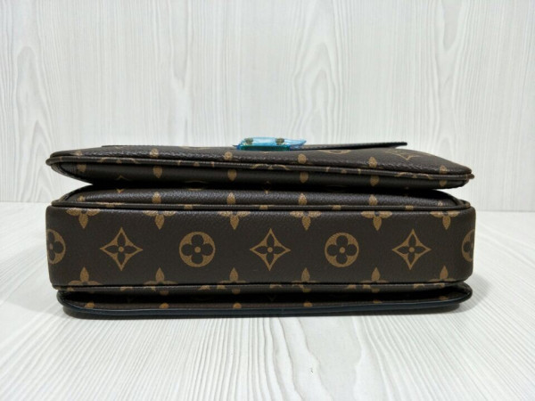 l**is V*t*n pochette metis