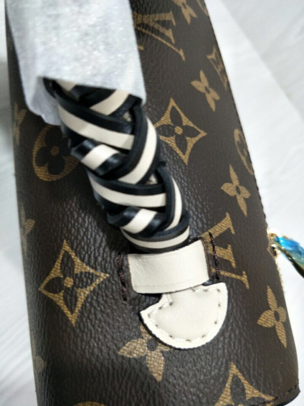 l**is V*t*n pochette metis