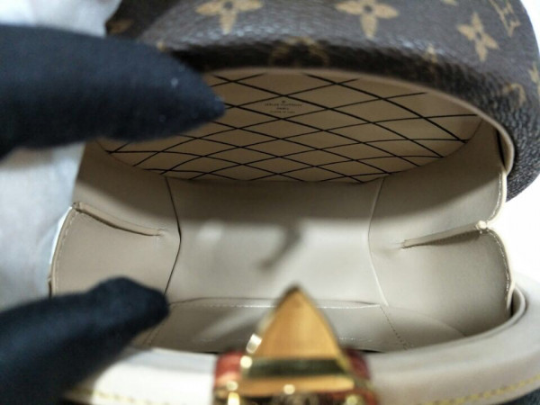 l**is V*t*n petite boite chapeau