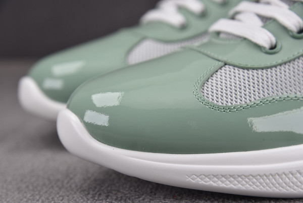 Pra*a sneaker