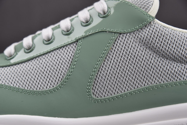 Pra*a sneaker