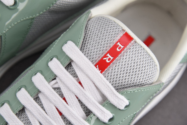 Pra*a sneaker